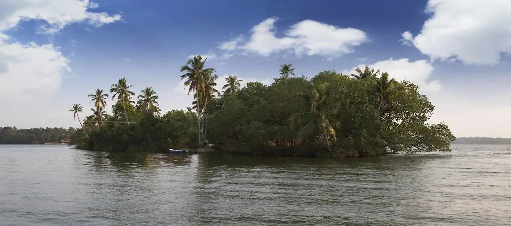 Vinis Farm - A Private Island Stay -Privacy Redefined !!! Mundrothuruth Farm stay