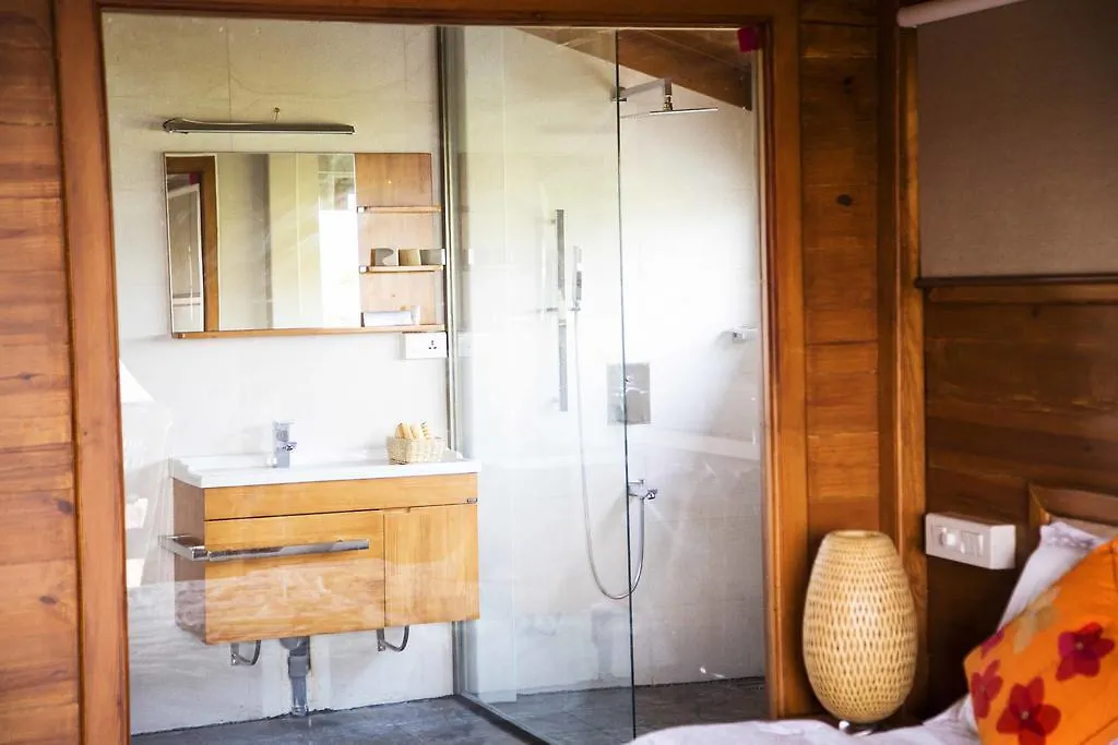 Vinis Farm - A Private Island Stay -Privacy Redefined !!! Mundrothuruth Farm stay